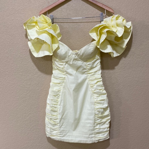 Oh Polly Dresses & Skirts - Oh Polly Puffed sleeve Mini Dress